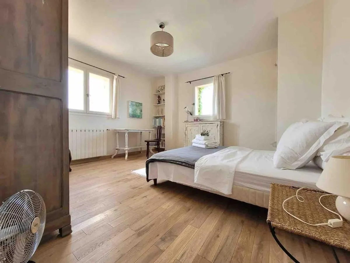 Holiday home Le Lagon Vert Pernes-les-Fontaines